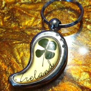 Ireland four-leaf clover vintage keychain